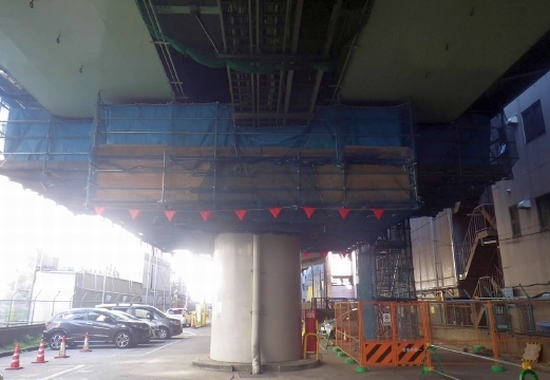 ８ブロック耐震補強工事　吊り足場設置
