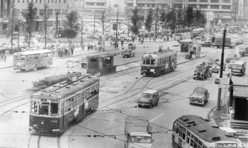 昭和38(1963)年頃の大阪駅前