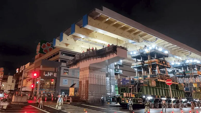 側径間の架設作業