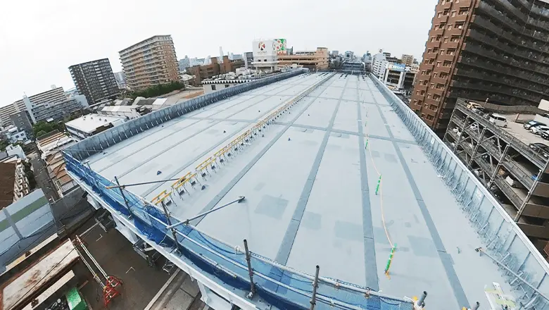 側径間の組み立て作業 