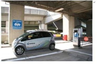 画像:4号湾岸線泉大津パーキングエリア(海側)に急速充電器(中速タイプ)を設置