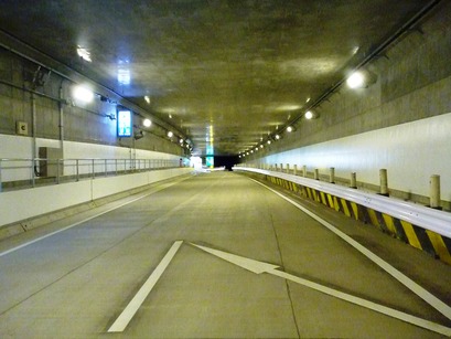 写真:【トンネル内部2】長田区西尻池町付近のトンネル内(2010.11月)