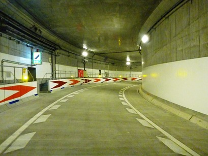 写真:【トンネル内部3】長田区駒栄町付近のトンネル内(2010.11月)
