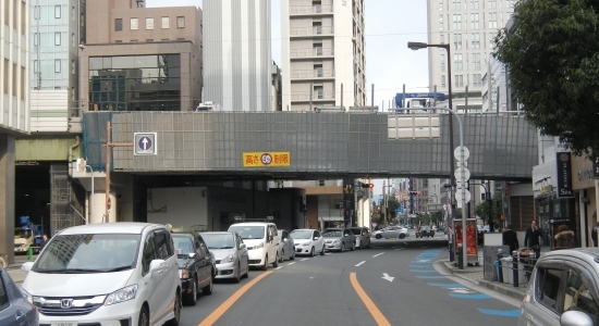 本町通上空 入路改築準備工