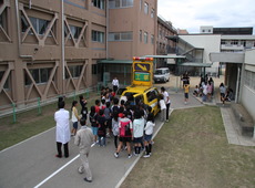 写真:黄パトにふれよう