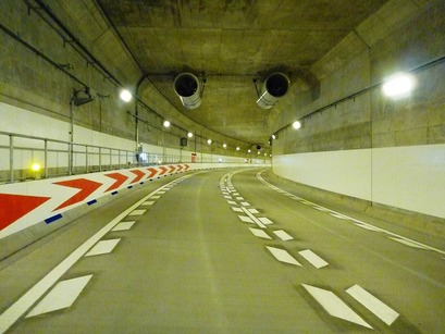 写真：【トンネル内部１】長田区大道通～川西通付近のトンネル内（２０１０．１１月）