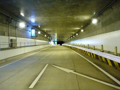 写真：【トンネル内部２】長田区西尻池町付近のトンネル内（２０１０．１１月）