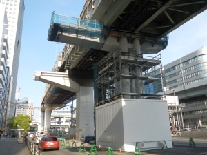 4ブロック 鋼管集成橋脚梁架設