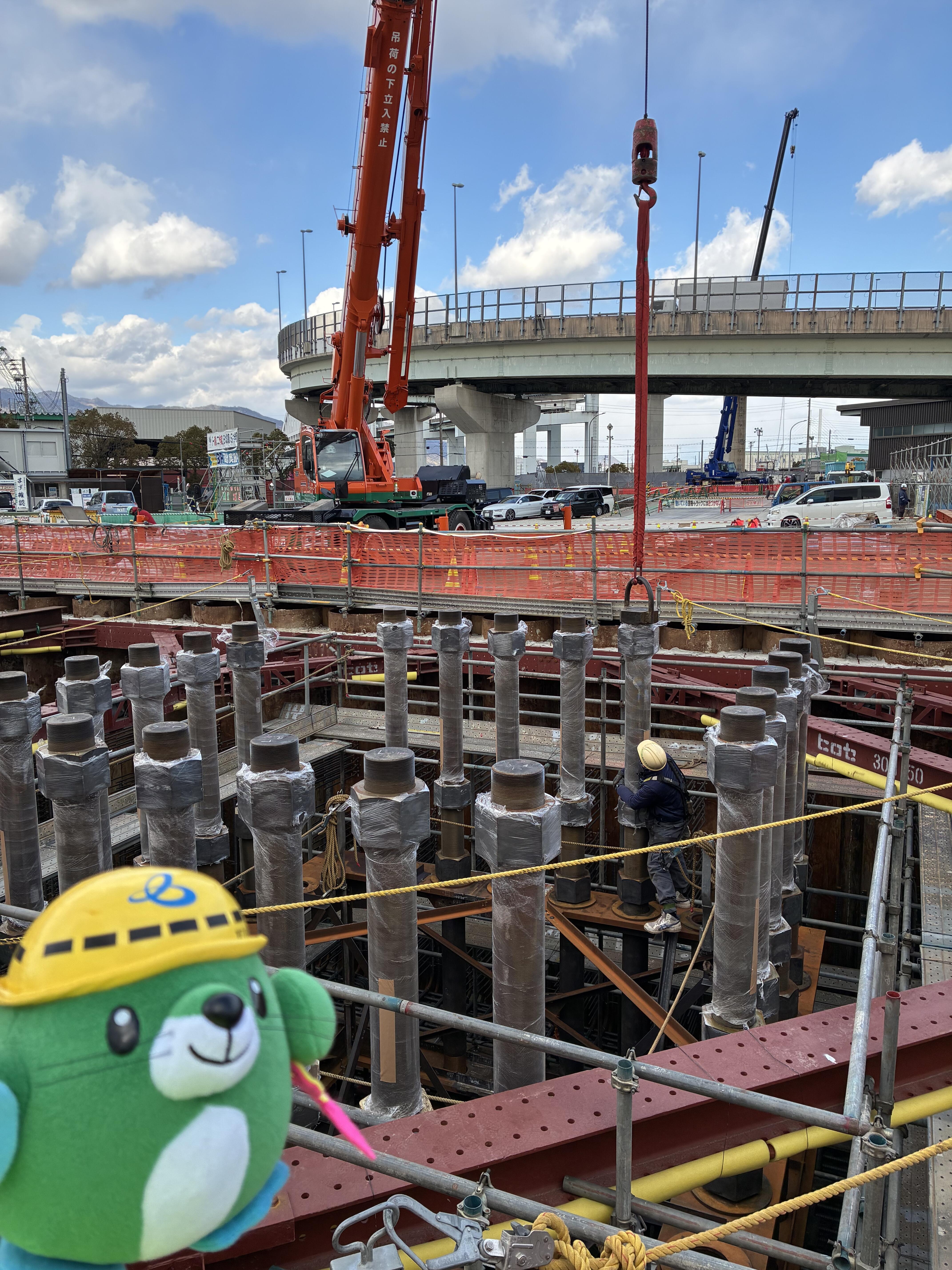 ボルト設置中👷