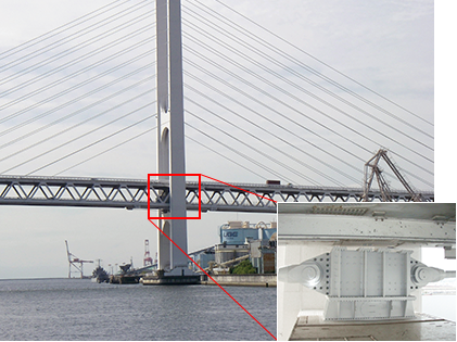 縦置きサンドイッチ型積層ゴムダンパー+ケーブル(東神戸大橋)