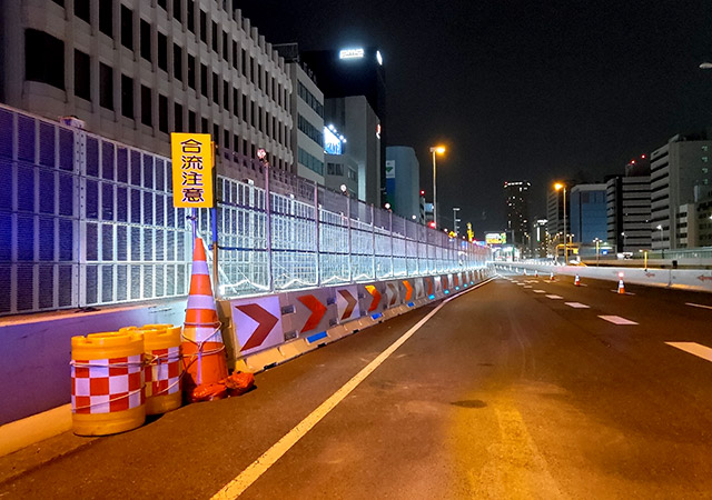 2023年3月 高速道路上　固定規制先端